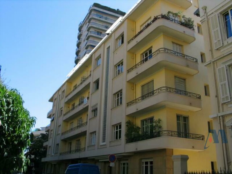 SOUS OFFRE - APPARTEMENT 4 PIECES - CARRE D'OR - 1 / 2