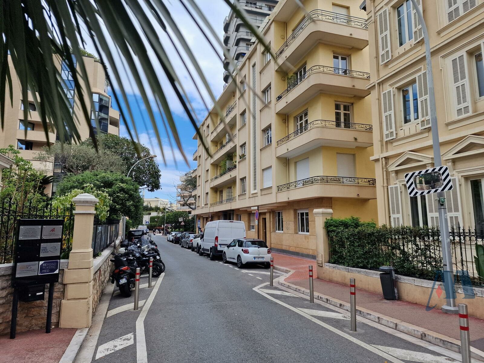 SOUS OFFRE - APPARTEMENT 4 PIECES - CARRE D'OR - 2 / 2