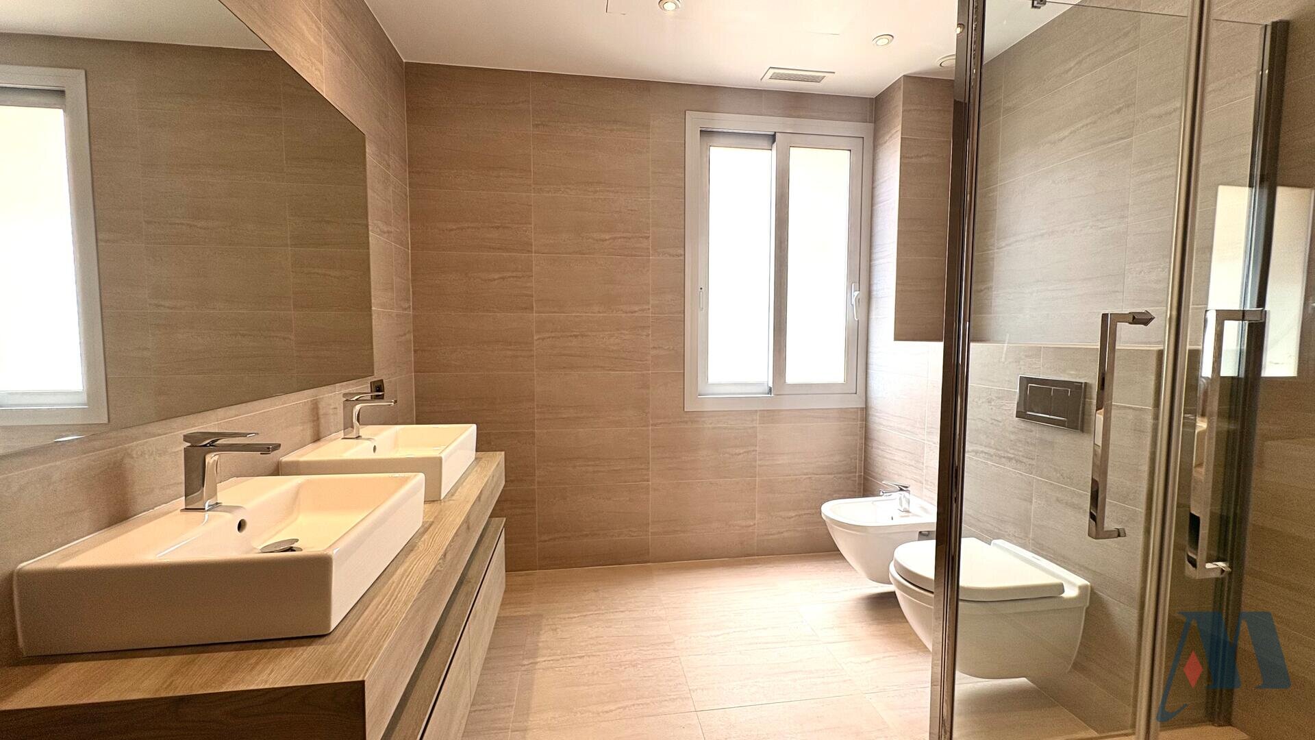 5 ROOM APARTMENT - CARRÉ D'OR - 8 / 18