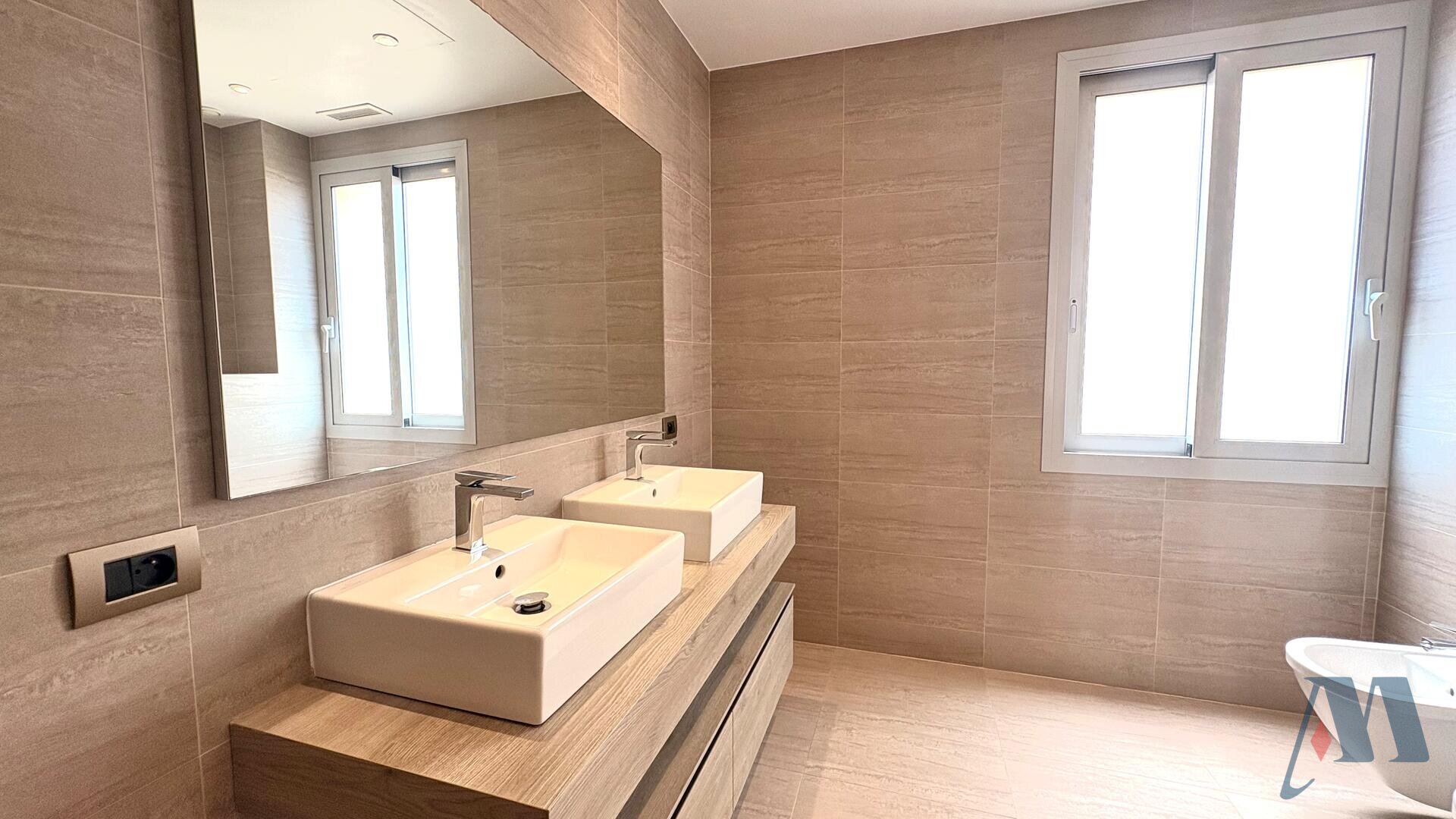 5 ROOM APARTMENT - CARRÉ D'OR - 10 / 18