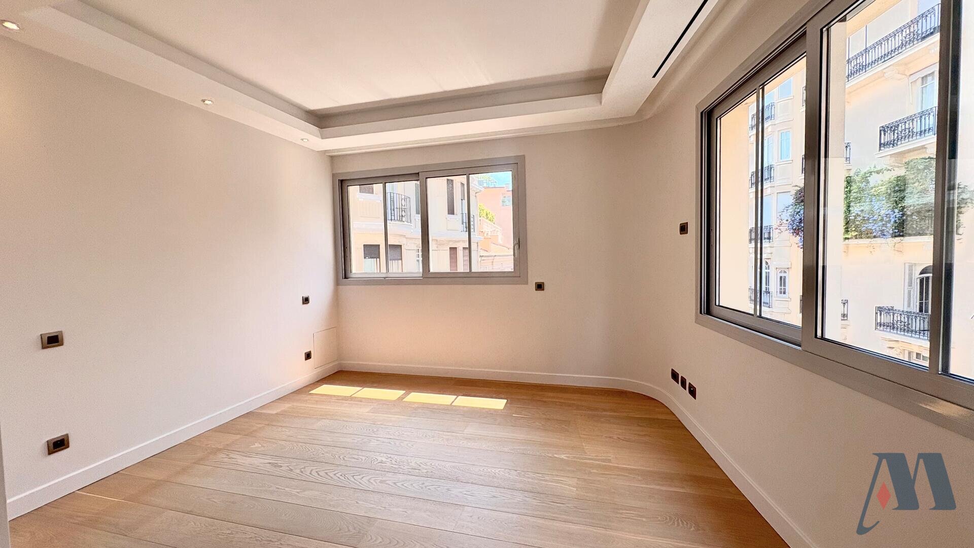 5 ROOM APARTMENT - CARRÉ D'OR - 12 / 18