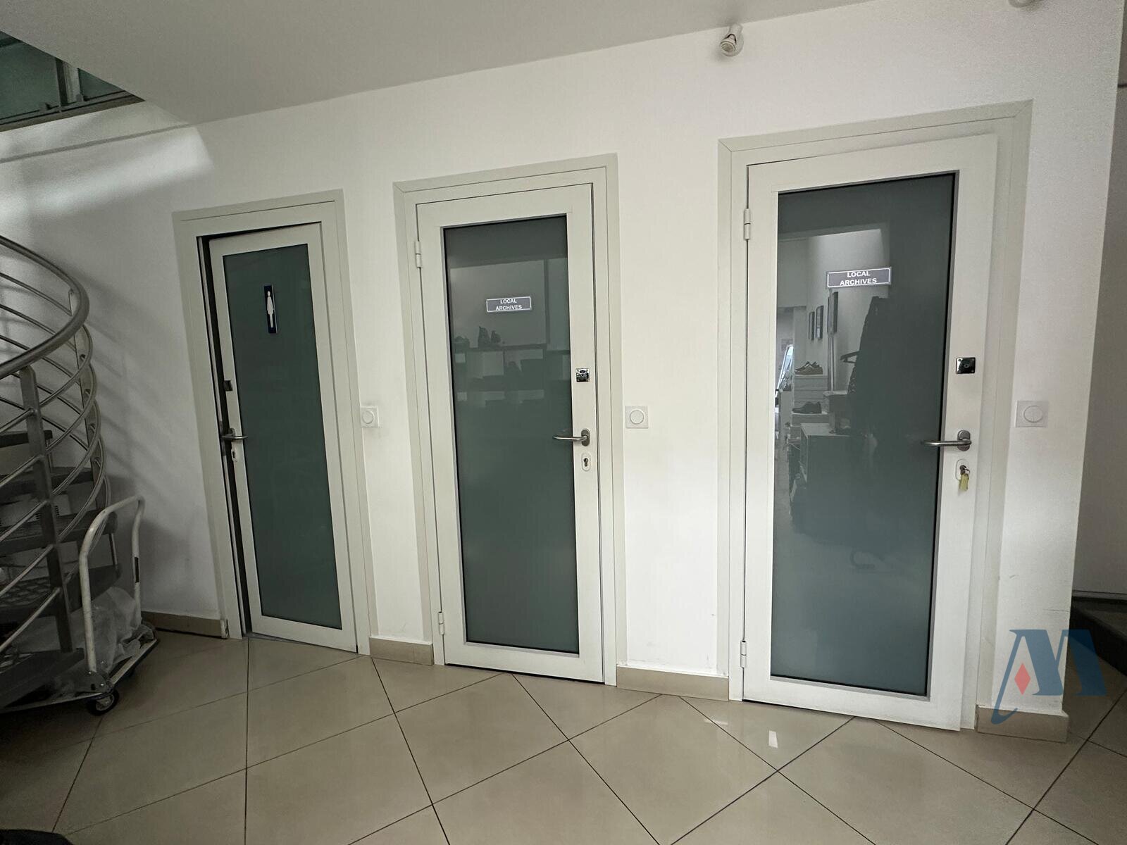 COMMERCIAL PREMISES AND OFFICES ON 3 LEVELS - 14 / 14