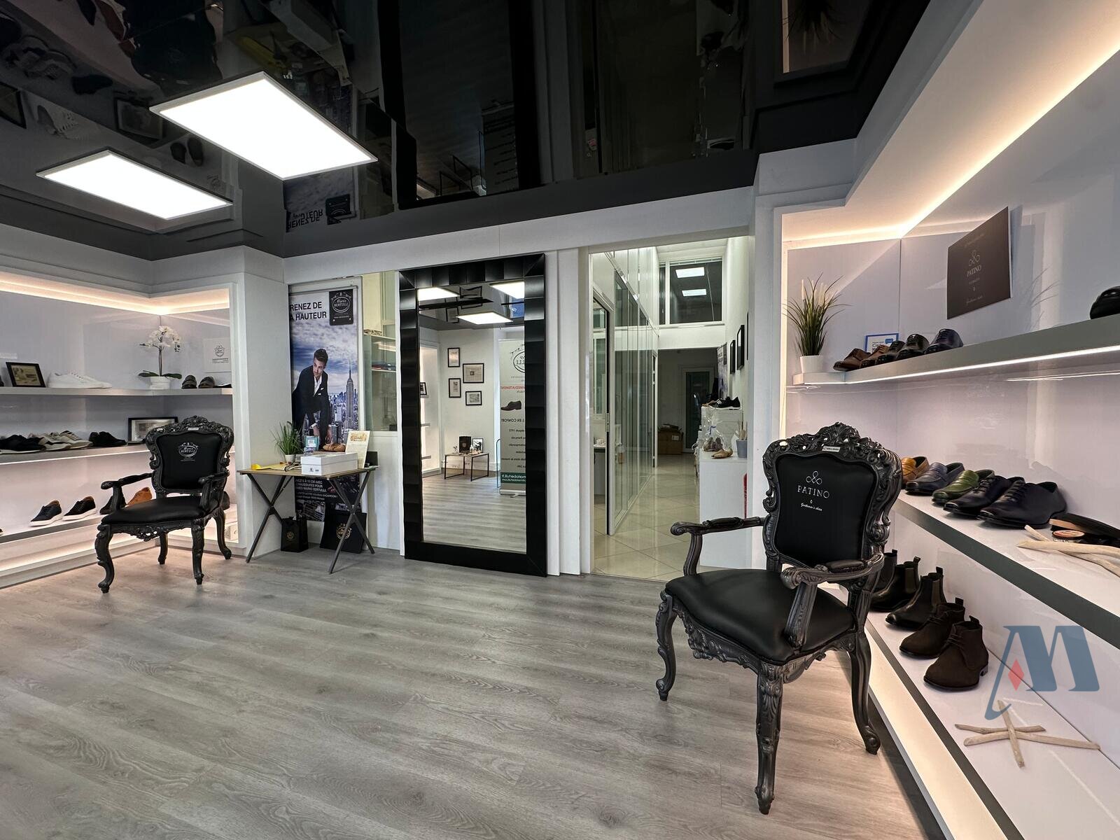 COMMERCIAL PREMISES AND OFFICES ON 3 LEVELS - 2 / 14