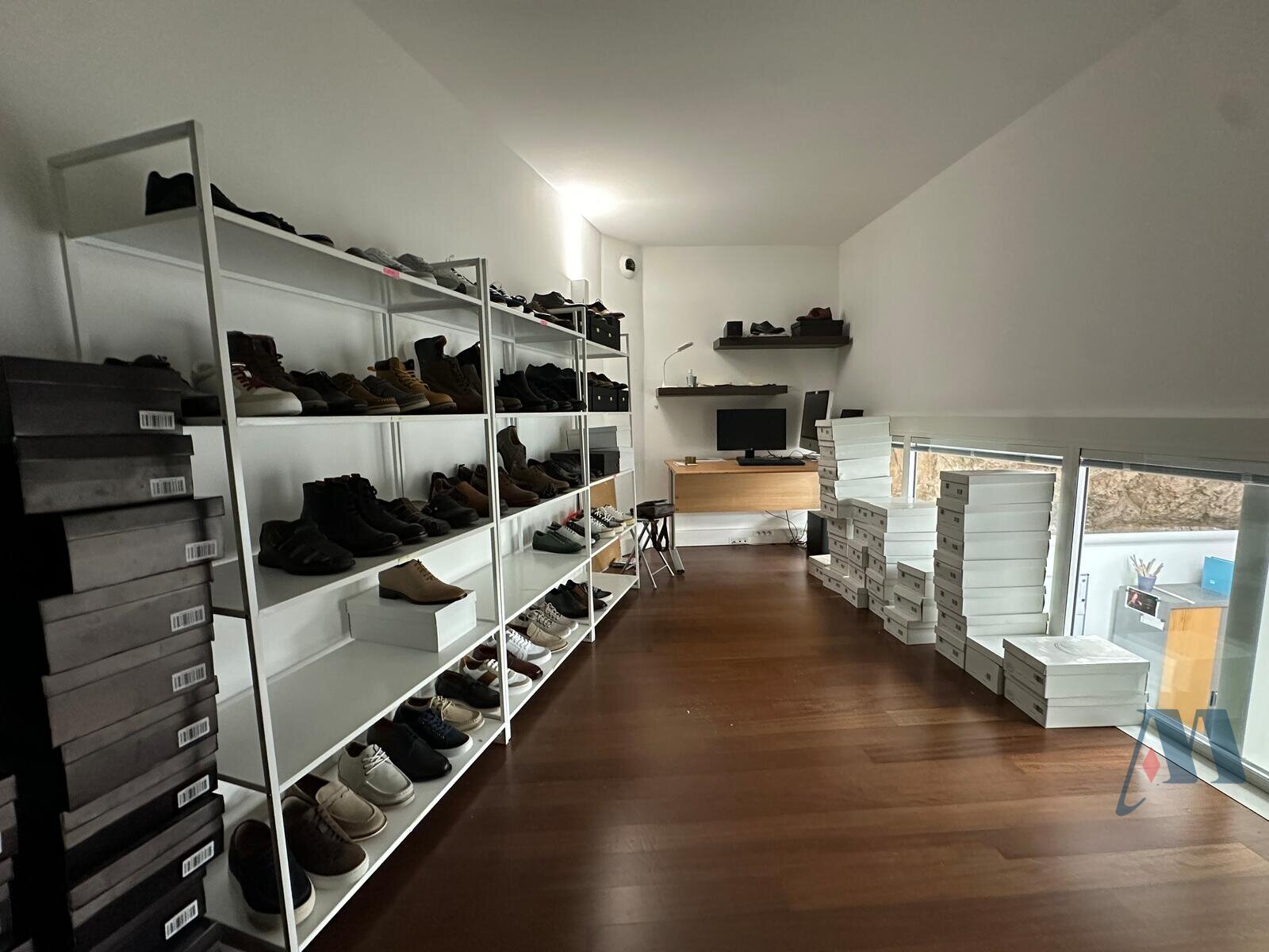 COMMERCIAL PREMISES AND OFFICES ON 3 LEVELS - 10 / 14