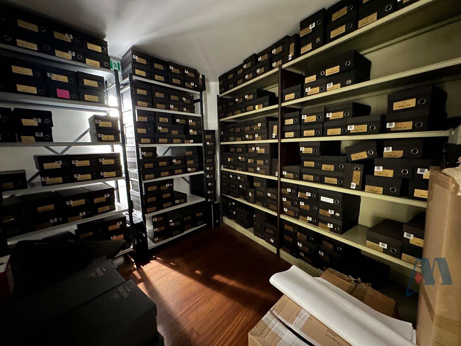 COMMERCIAL PREMISES AND OFFICES ON 3 LEVELS - 9 / 14