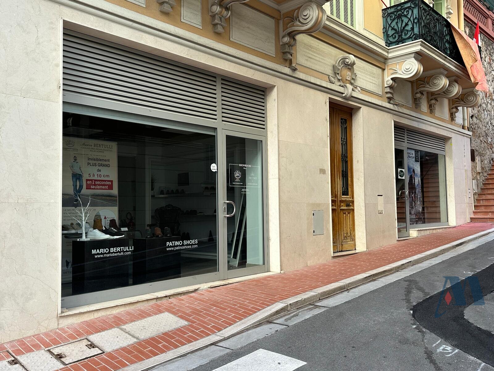 COMMERCIAL PREMISES AND OFFICES ON 3 LEVELS - 1 / 14