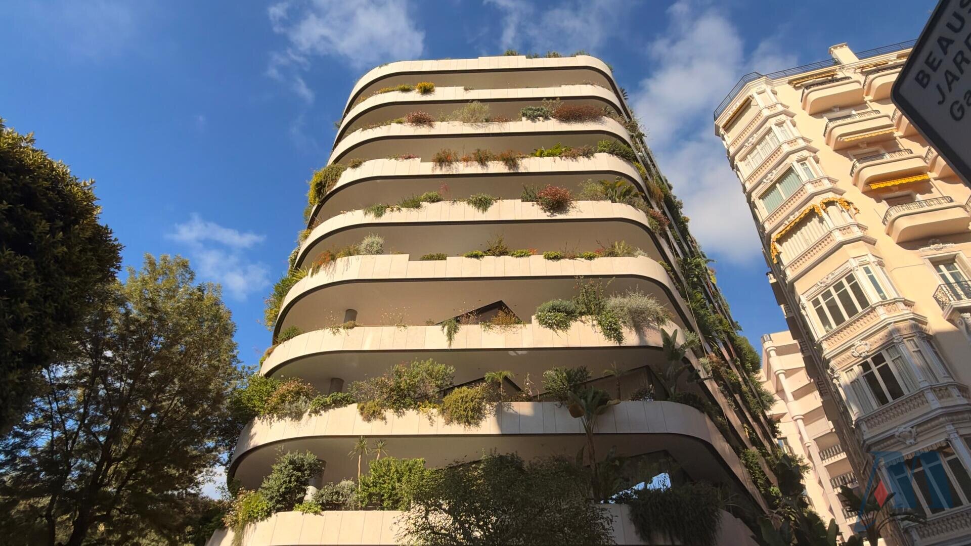 APPARTEMENT PRESTIGE 7 PIECES - CARRE D'OR - 6EME ETAGE - 7 / 9