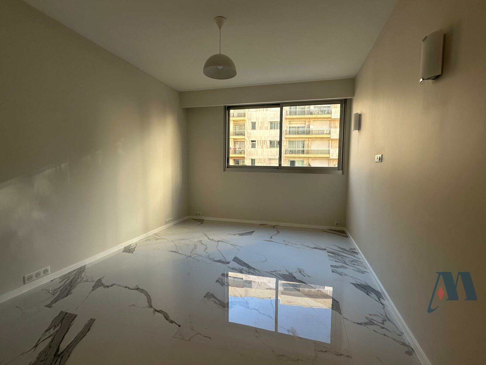 STUDIO - LA ROUSSE -ST ROMAN - 3 / 4