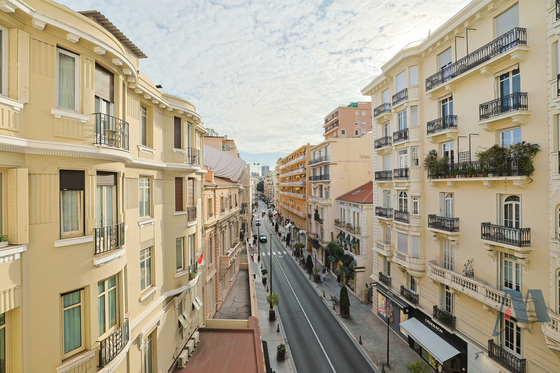 APPARTEMENT 5 PIECES - CARRE D'OR - 21 / 23