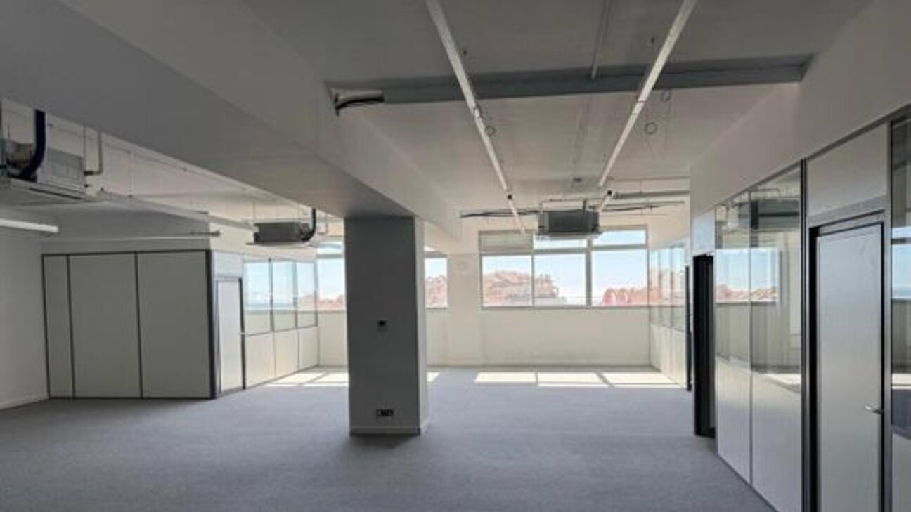 LOCAL COMMERCIAL - FONTVIEILLE - 2 / 6