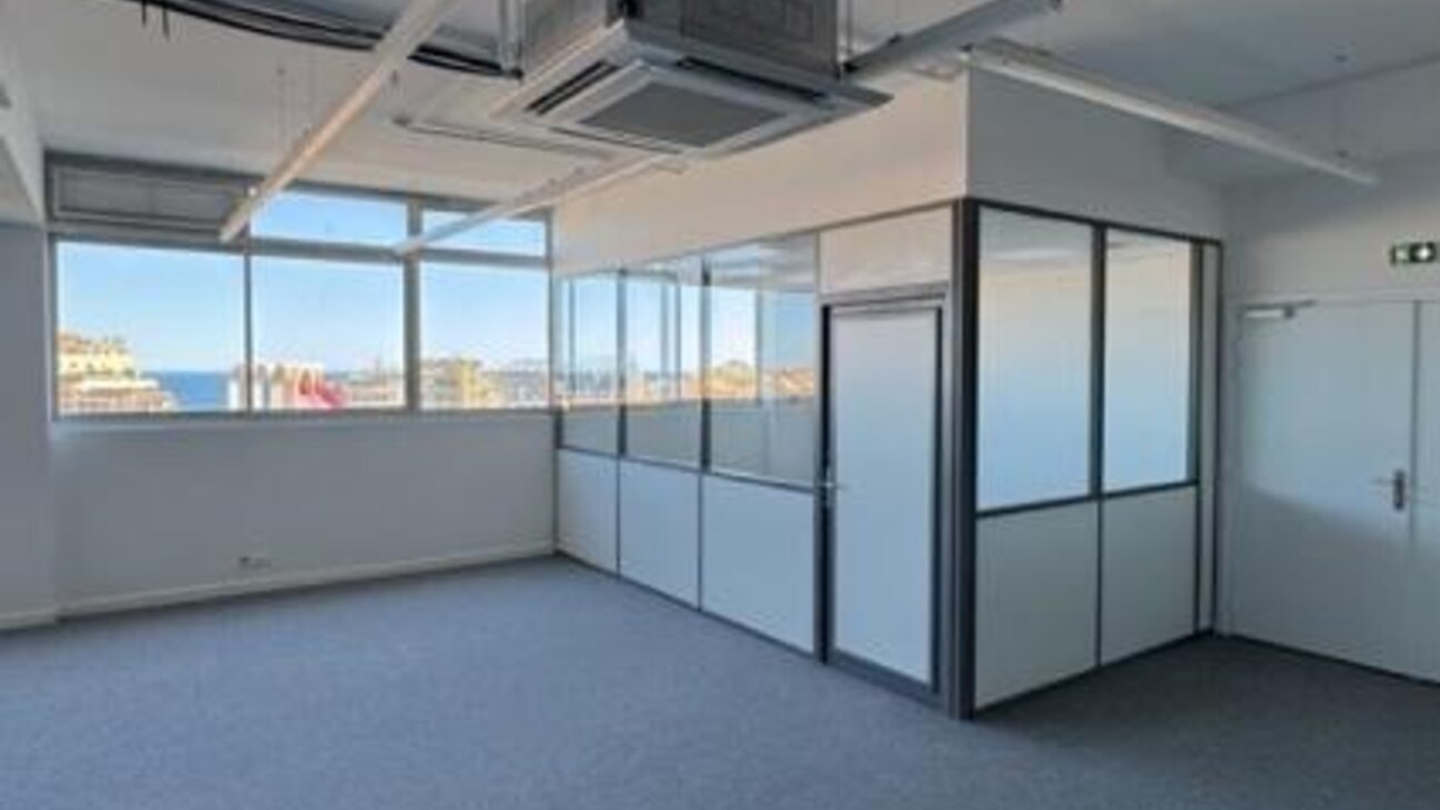 LOCAL COMMERCIAL - FONTVIEILLE - 4 / 6