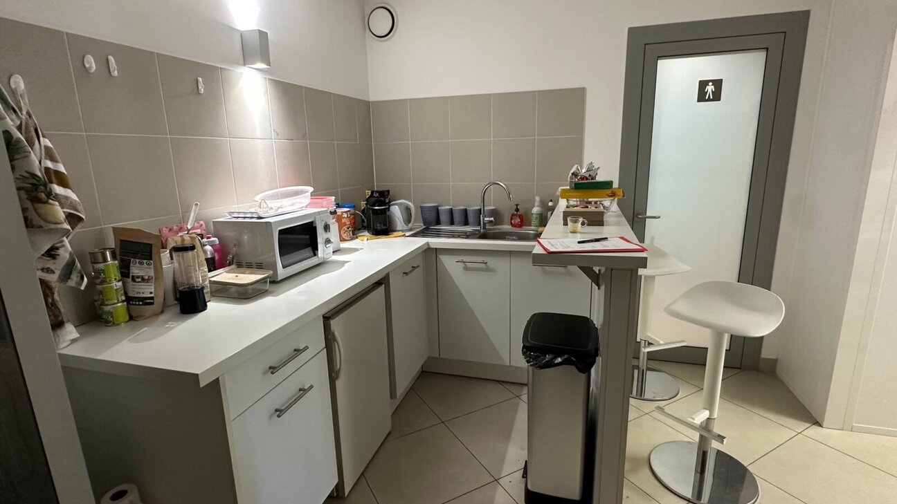 COMMERCIAL PREMISES AND OFFICES ON 3 LEVELS - 4 / 14